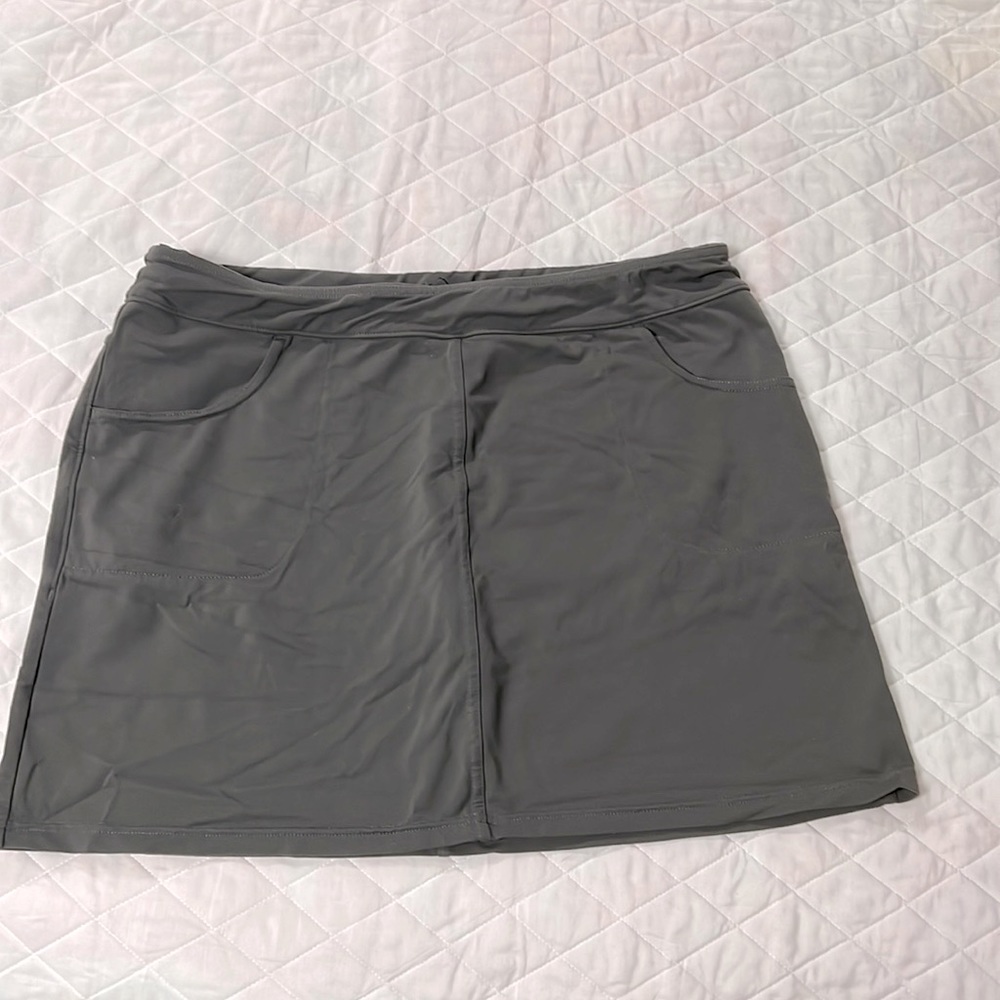 Eddie Bauer skirt with undershorts or skort size L